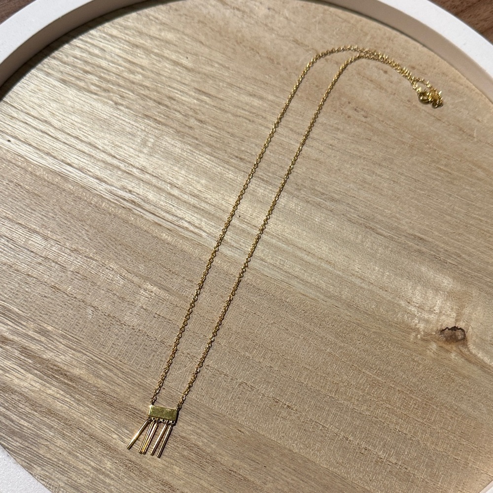 Elegant Gold Necklace with Fringe Pendant